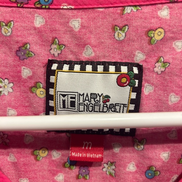 Cute Mary Engelbreit scrub top - Picture 2 of 3